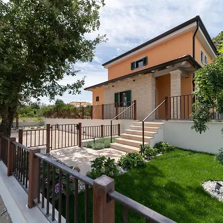 Old Oak Villa